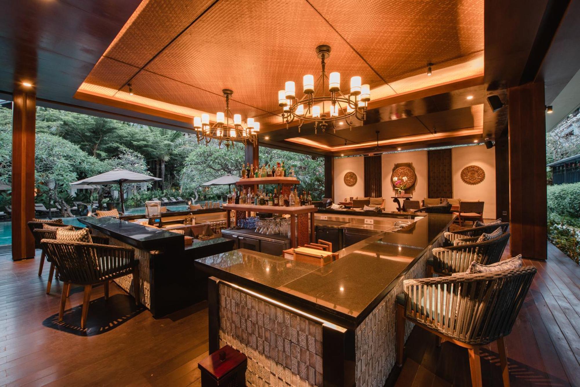 Ramayana Suites&Resort Kuta Lombok Exterior foto The interior of the restaurant