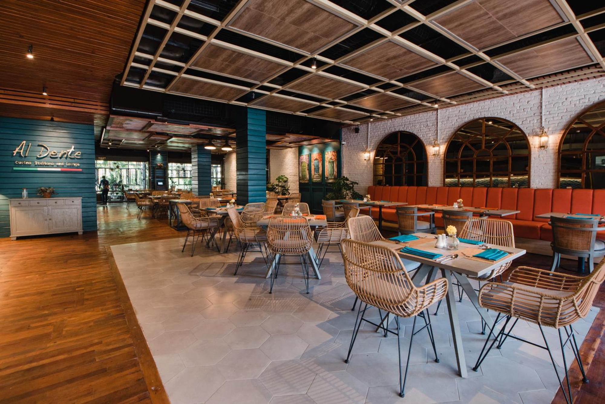 Ramayana Suites&Resort Kuta Lombok Exterior foto The interior of the restaurant