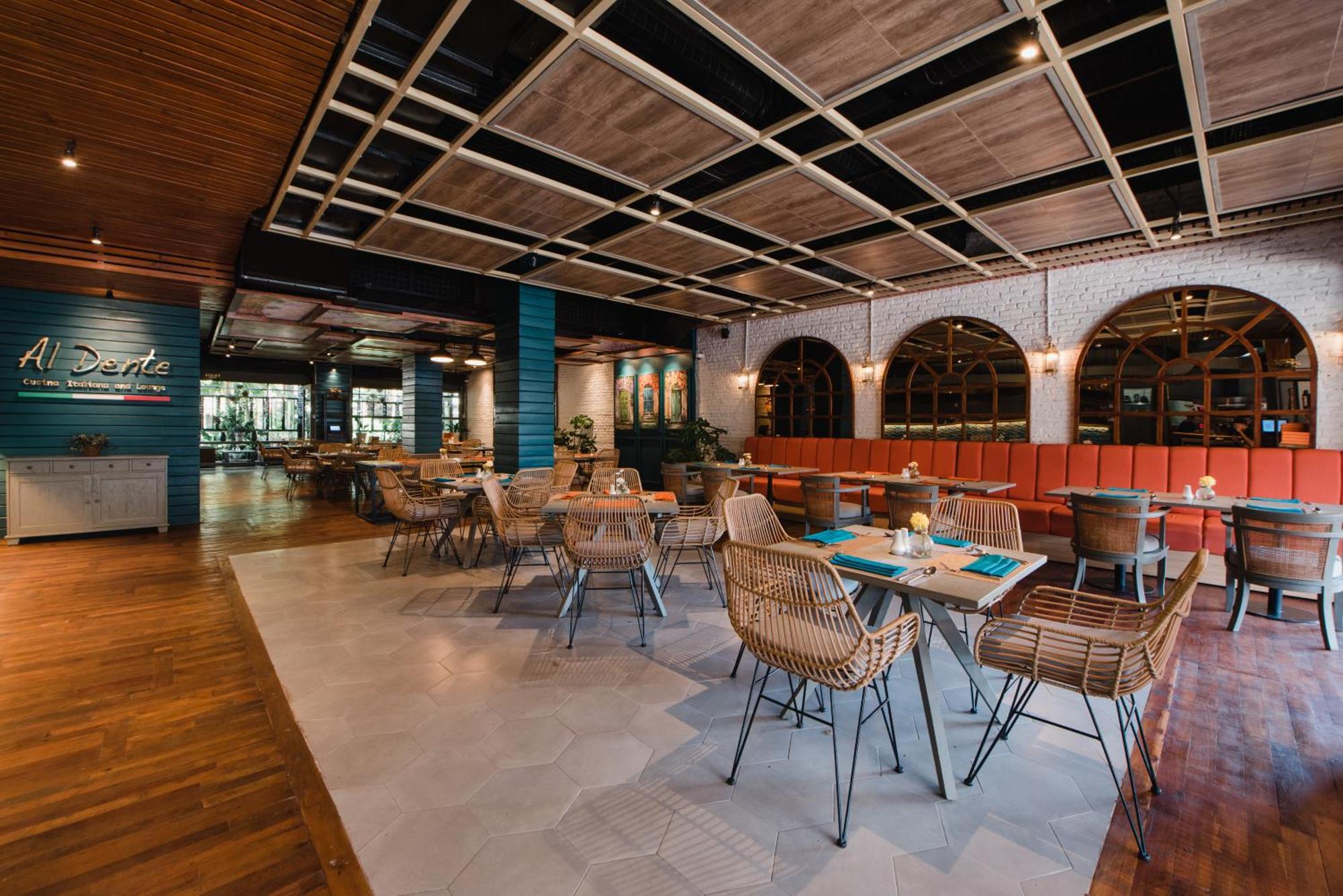 Ramayana Suites&Resort Kuta Lombok Exterior foto The interior of the restaurant