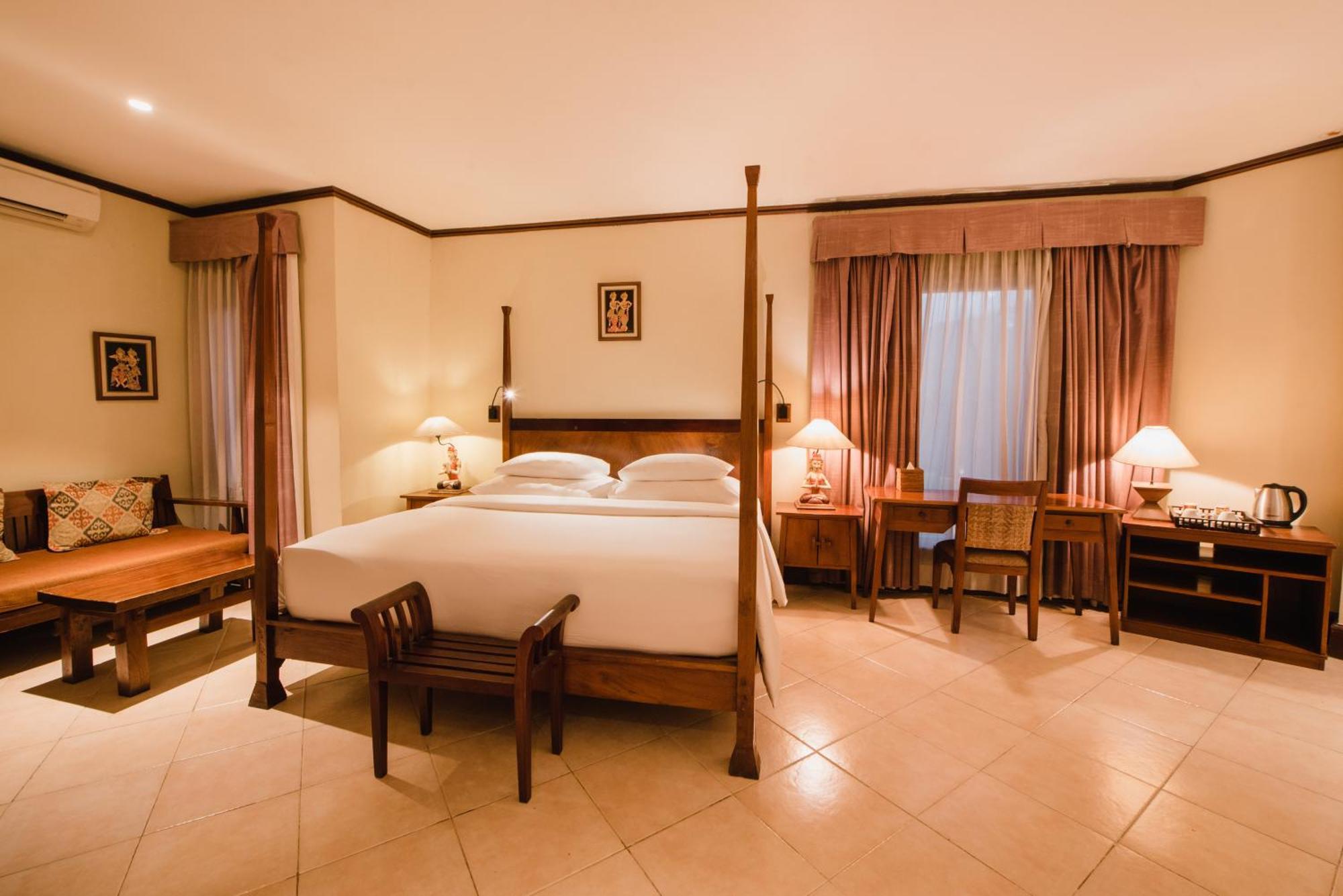 Ramayana Suites&Resort Kuta Lombok Exterior foto A room at the hotel