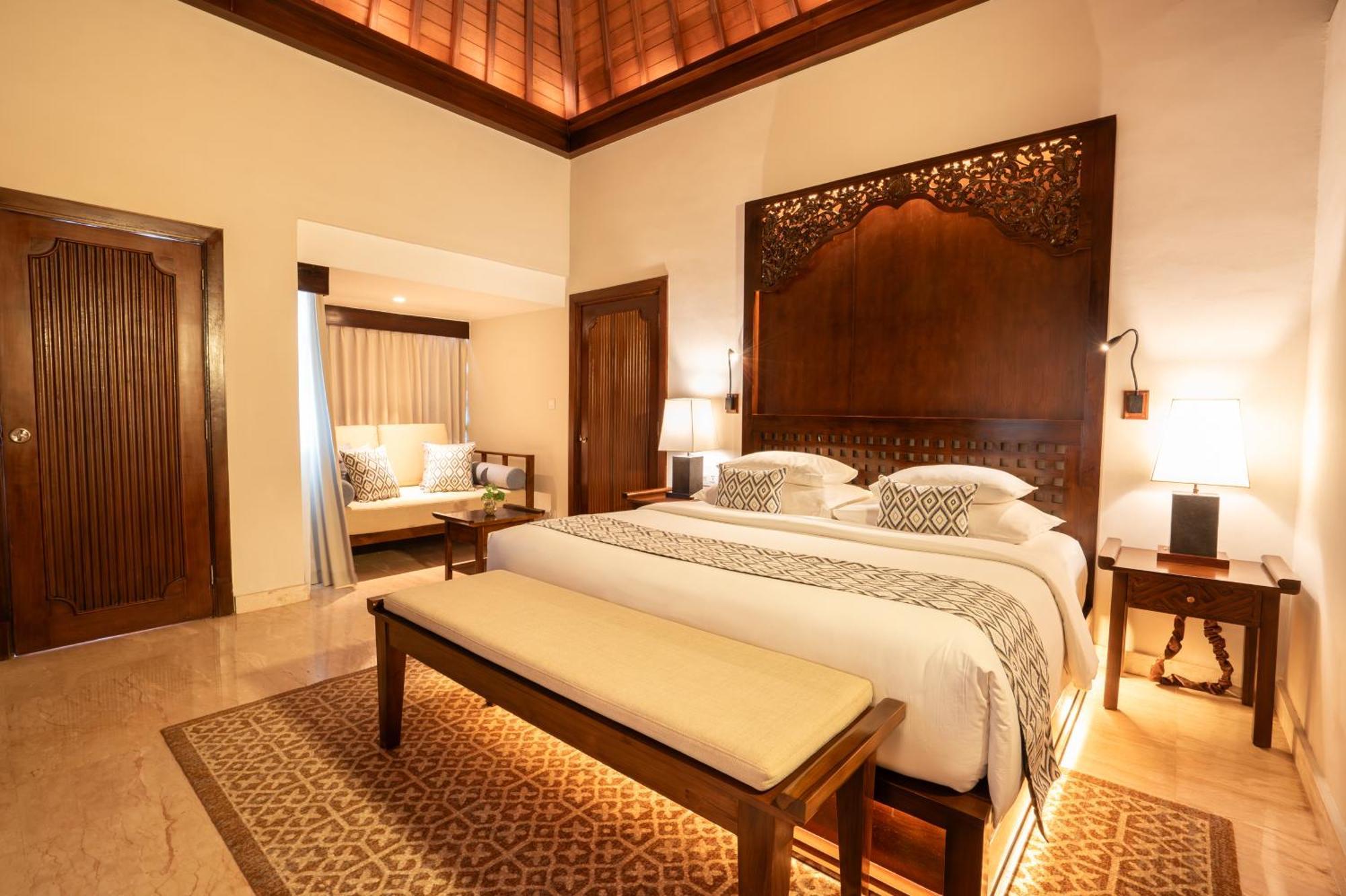 Ramayana Suites&Resort Kuta Lombok Exterior foto A bedroom at the Ritz-Carlton, Bahrain