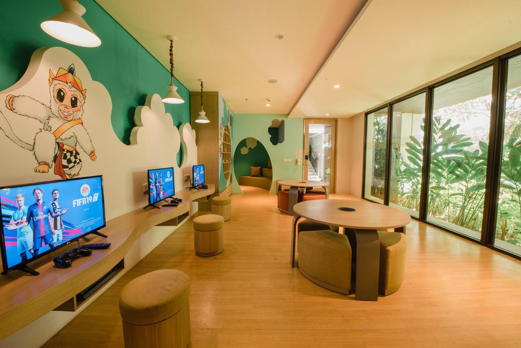 Ramayana Suites&Resort Kuta Lombok Exterior foto The computer room at the resort